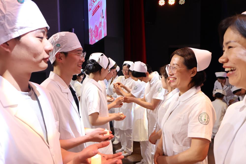 护士节7  授帽5.jpg