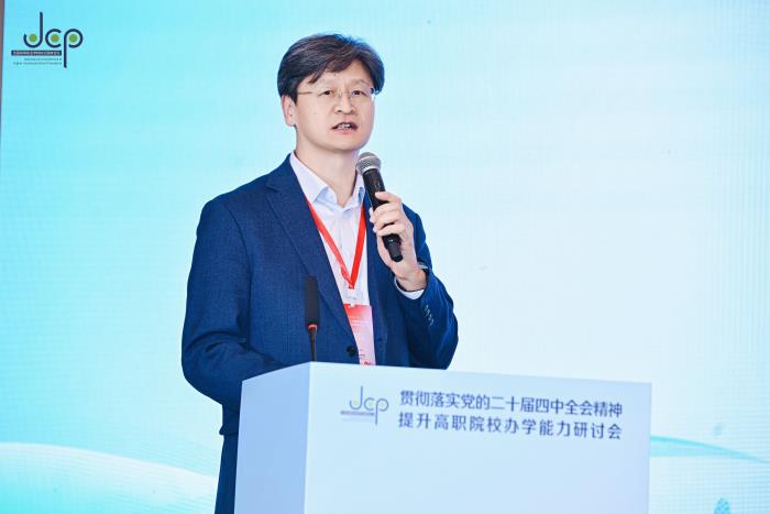 清华大学教育学院长聘教授、博士生导师、人工智能教育研究所所长 韩锡斌.jpg